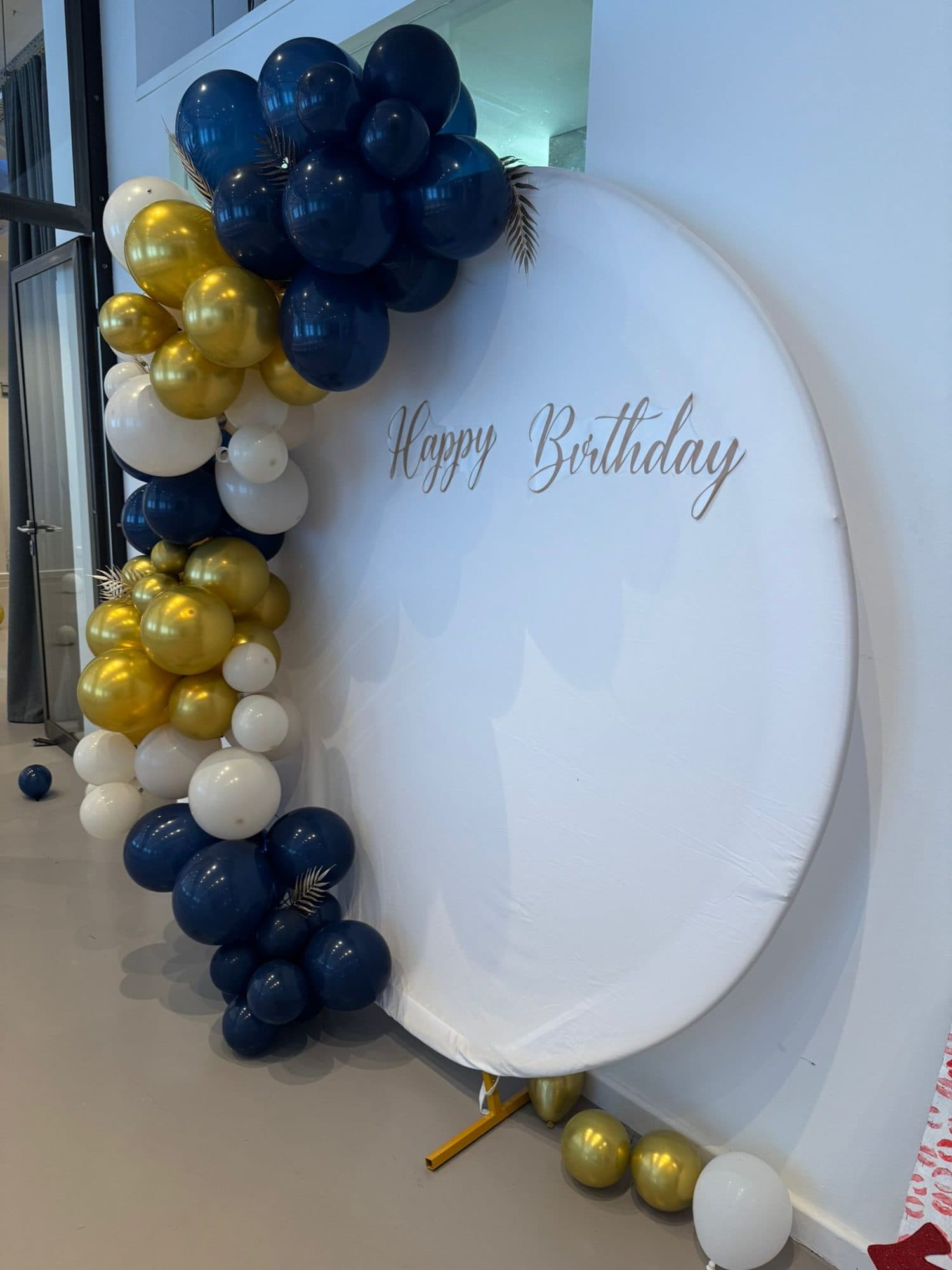 Ballonwand mit Schriftzug Happy Birthday in der Eventlocation REST2RENT Hamburg