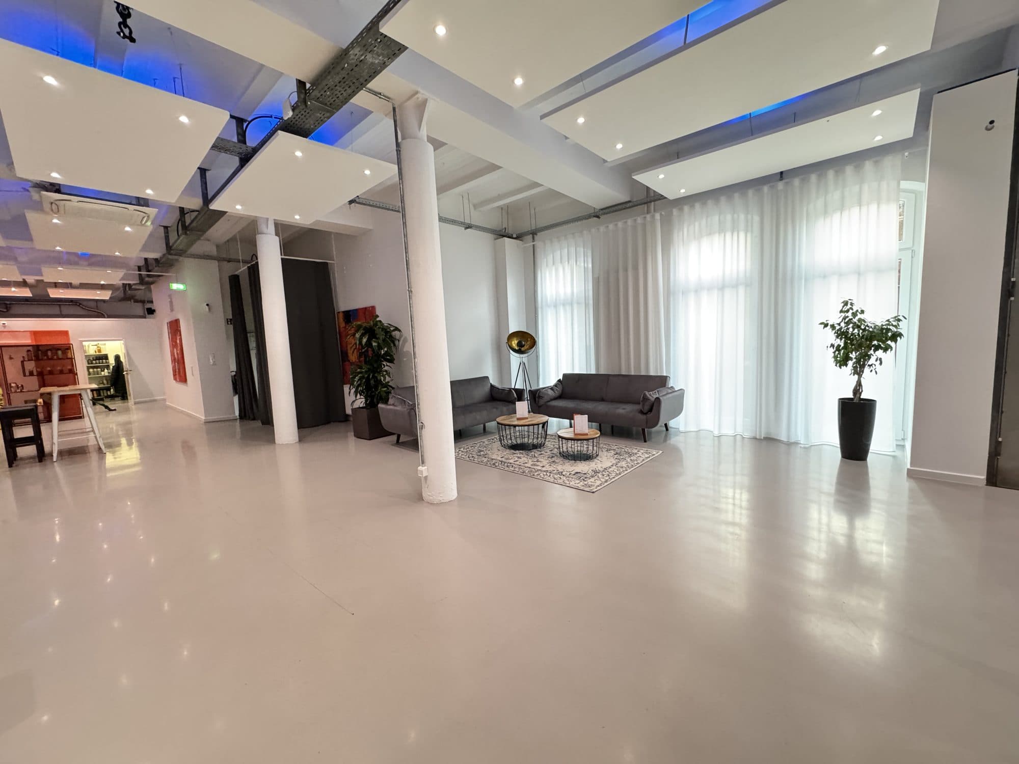 400 square metre loft with daylight at the REST2RENT event venue in Hamburg