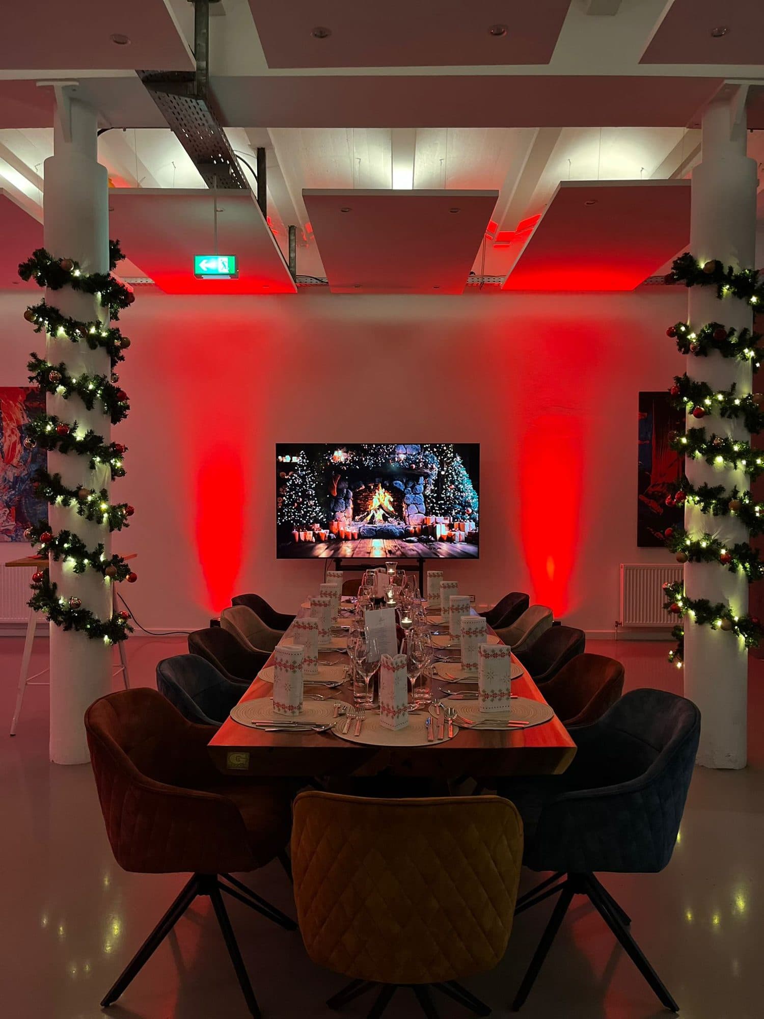 Christmas table in red light with fir garlands at the REST2RENT event venue in Hamburg