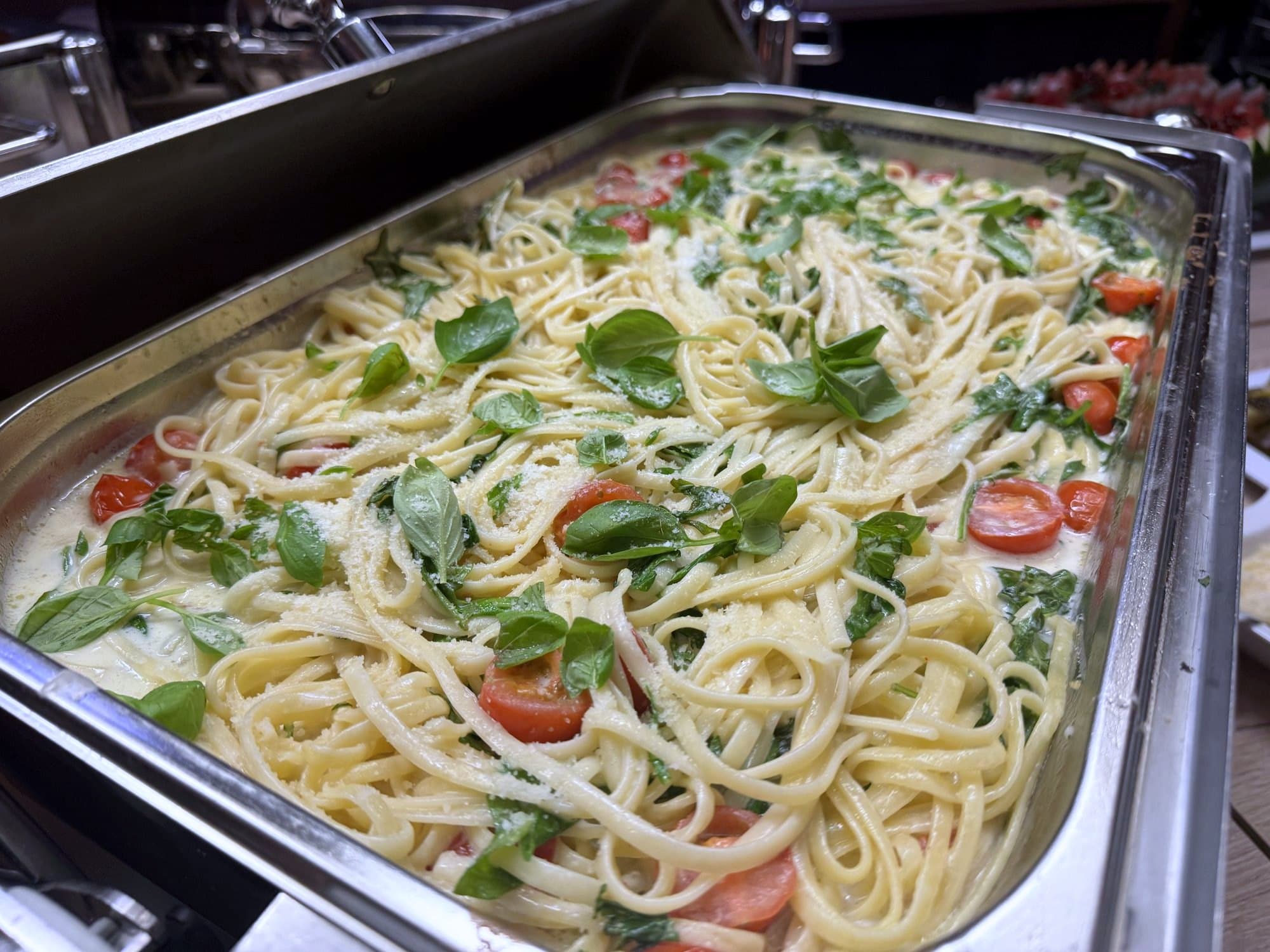 Pasta mit Gemüse im Chafing Dish in der Eventlocation REST2RENT Hamburg
