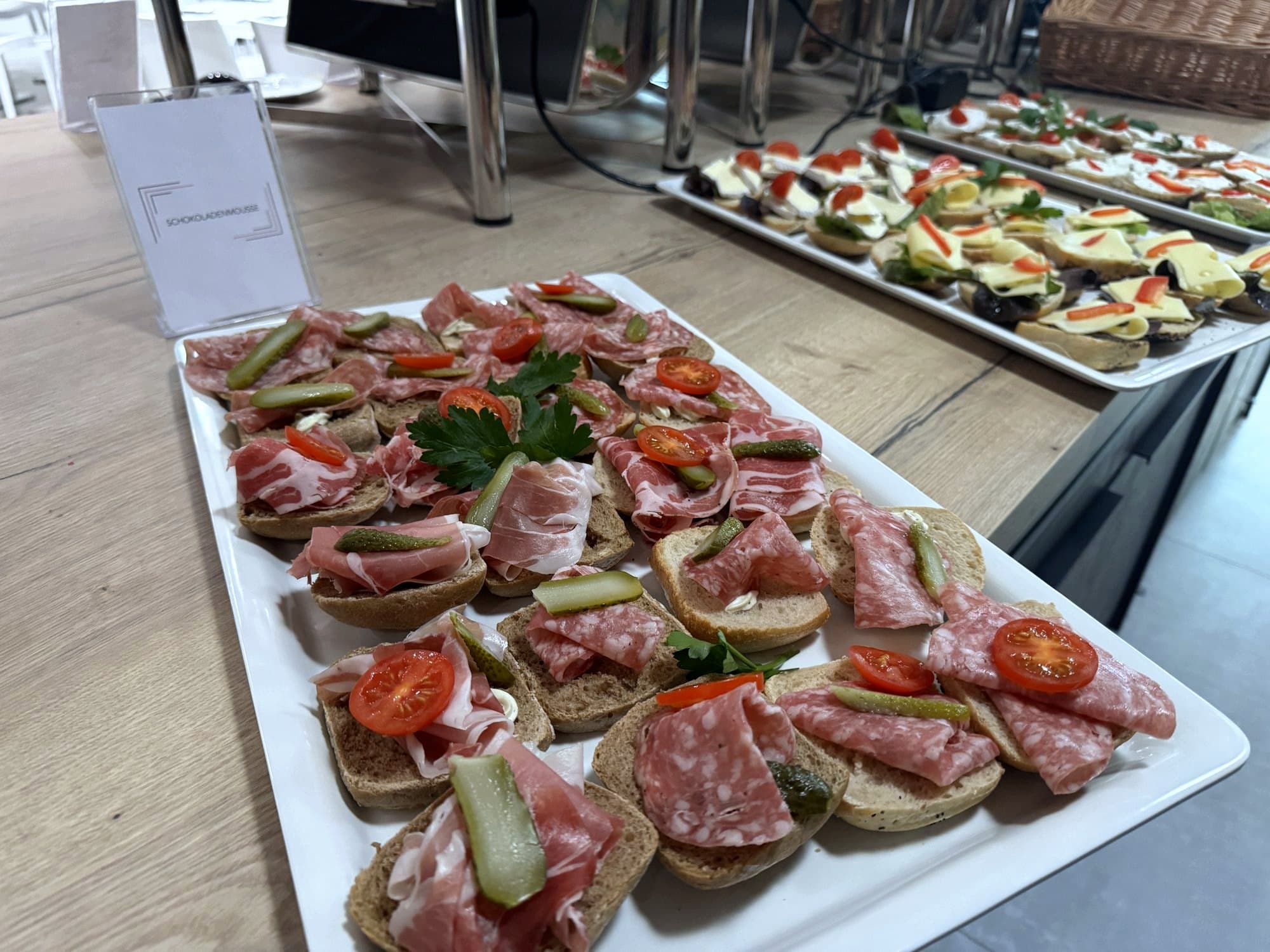 Belegte Brote mit Aufschnitt am Buffet in der Eventlocation REST2RENT Hamburg