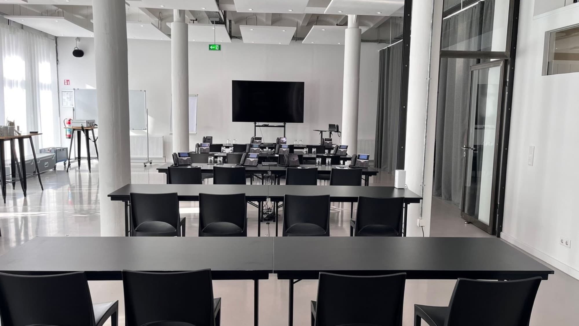 Conference room with 85-inch screen in Hamburg