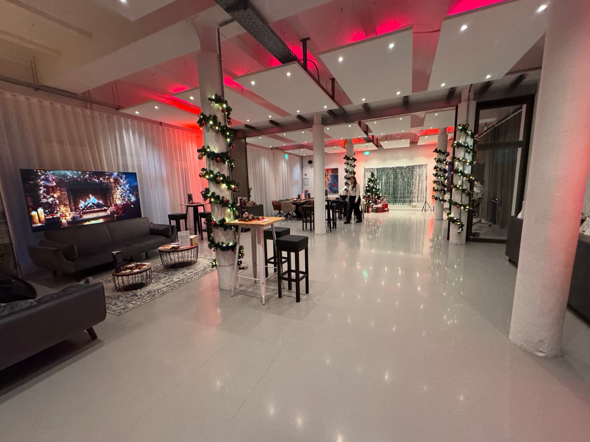 Buffet party using the full space